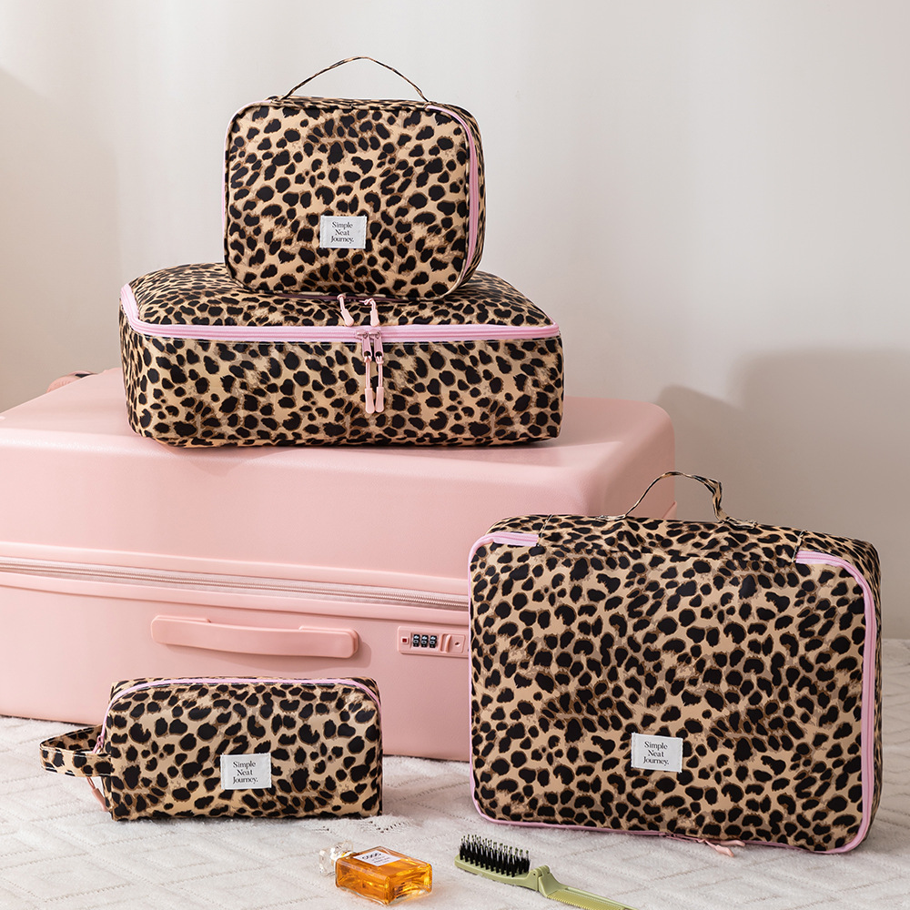 Bolsa de Maquiagem Leopardo, O - Women Accessories Business avaliação e preço